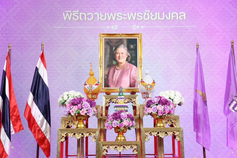 วราวุธ นำ คณะผู้บร