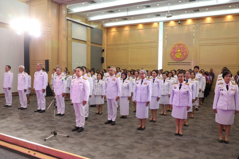 วราวุธ นำ คณะผู้บร