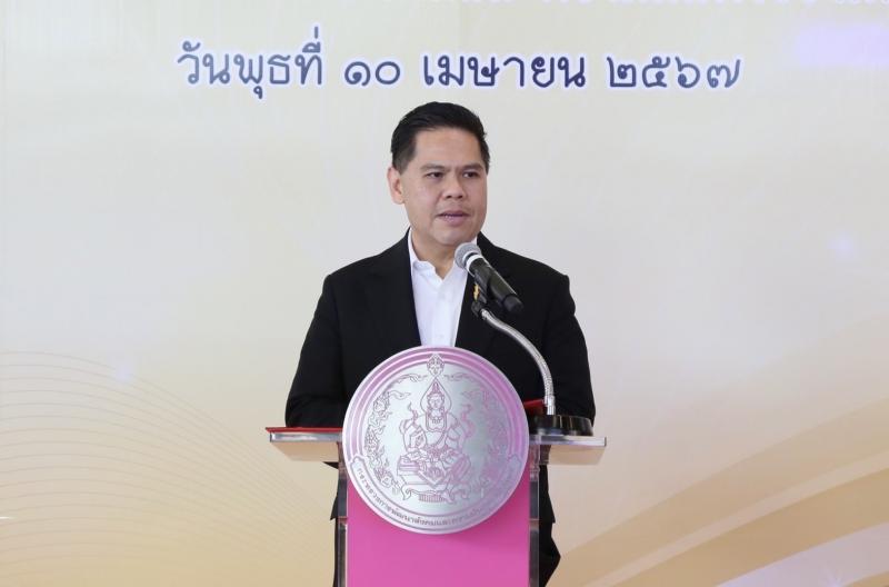วราวุธ ยินดี ขรก. ด�