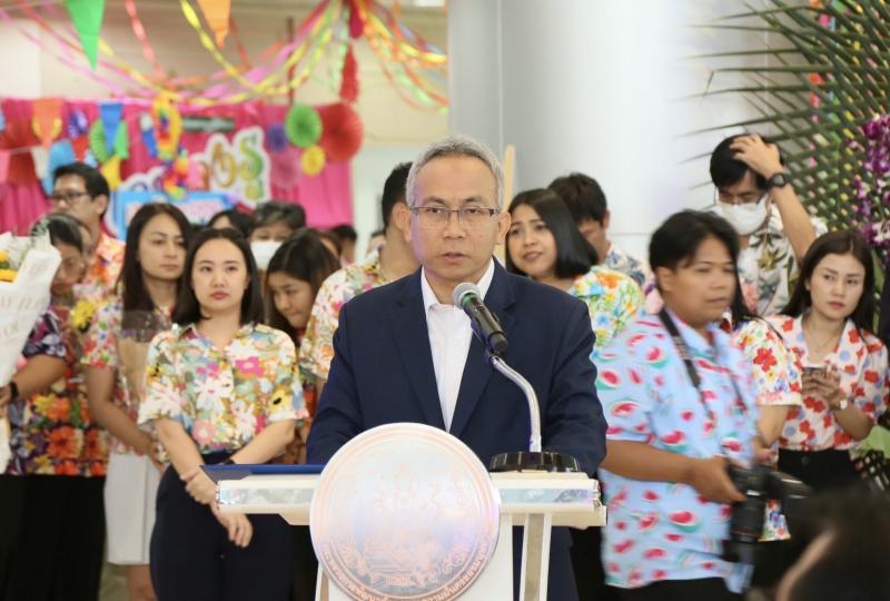 วราวุธ ยินดี ขรก. ด�