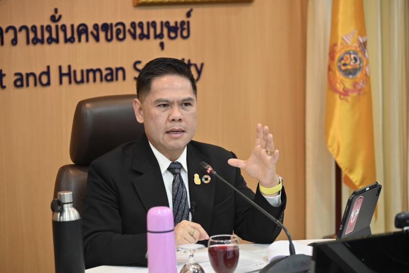 วราวุธ รมว.พม. แนะแ�