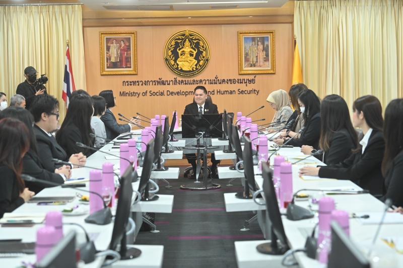 วราวุธ รมว.พม. แนะแ�