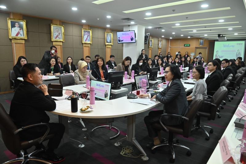 วราวุธ รมว.พม. แนะแ�