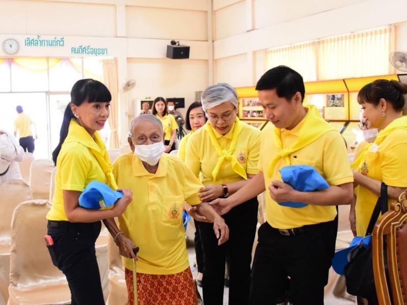 ปลัด พม. ให้การต้อ�