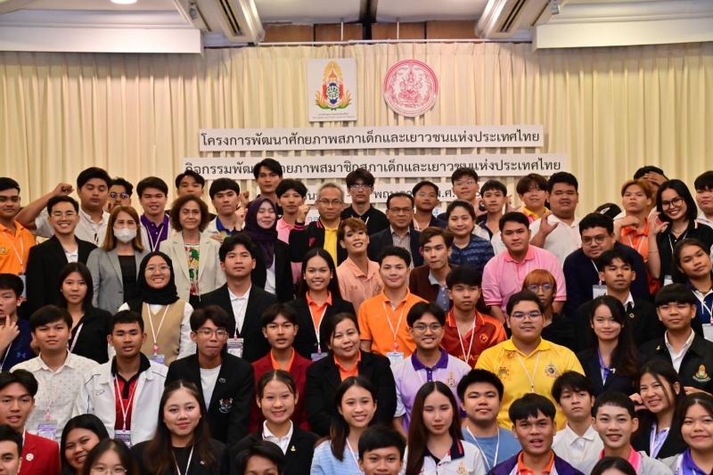 ปลัด พม. หนุน สภาเด�