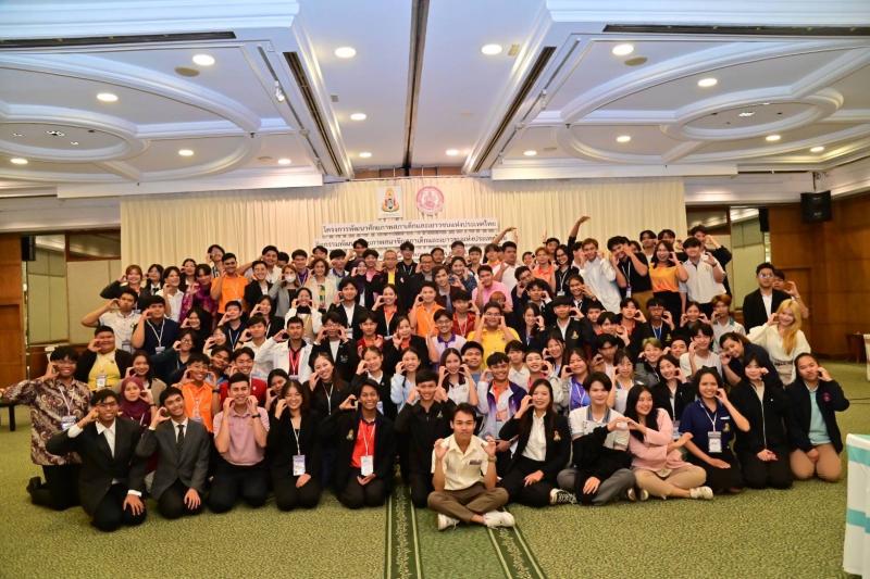 ปลัด พม. หนุน สภาเด�
