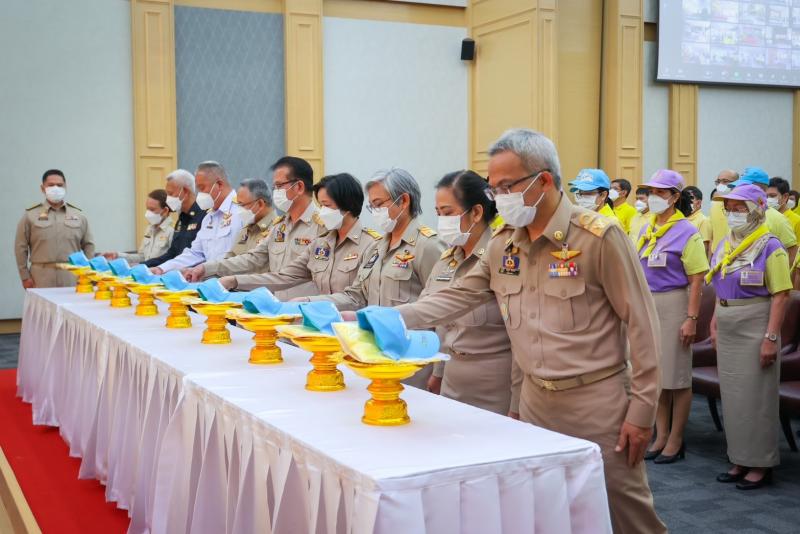 พม.จัดพิธีมอบหมวก-