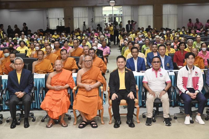 วราวุธ รมว.พม. ชูยุ�