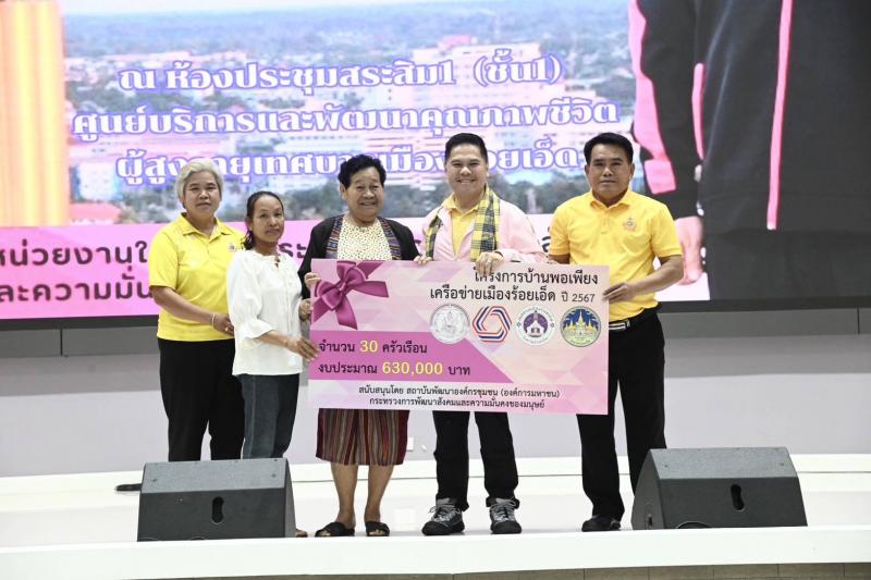 วราวุธ เยี่ยมกลุ่�