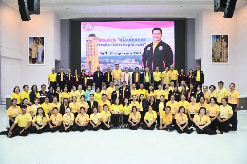 วราวุธ เยี่ยมกลุ่�