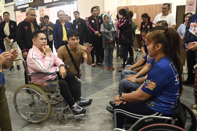 วราวุธ ทดลองนั่งว�