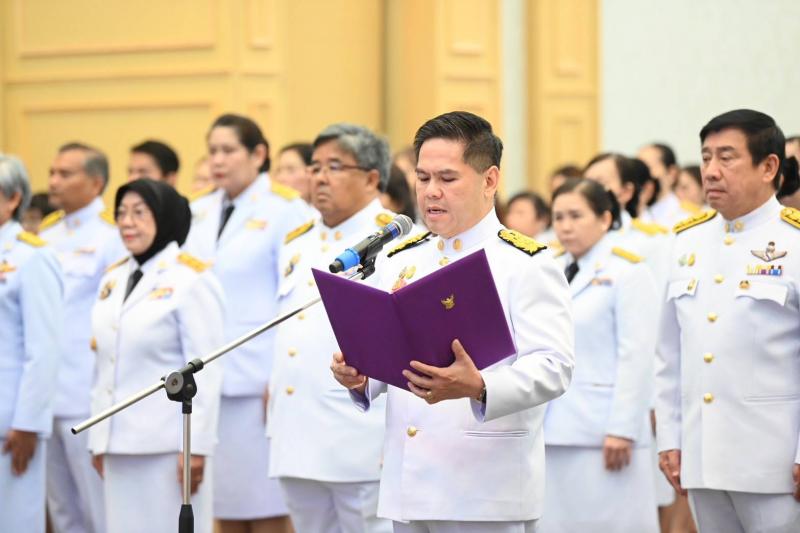 วราวุธ นำ ขรก. - เจ้�