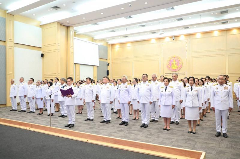 วราวุธ นำ ขรก. - เจ้�
