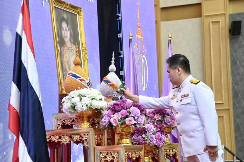 วราวุธ นำ ขรก. - เจ้�