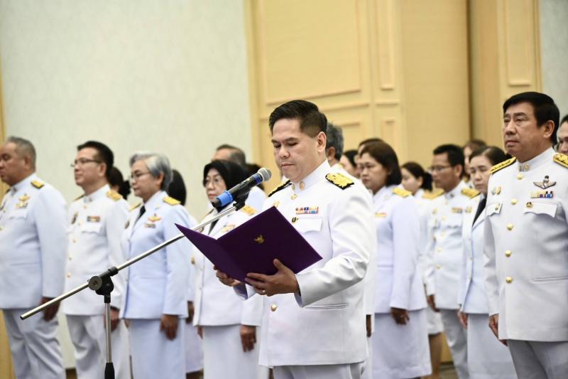 วราวุธ นำ ขรก. - เจ้�