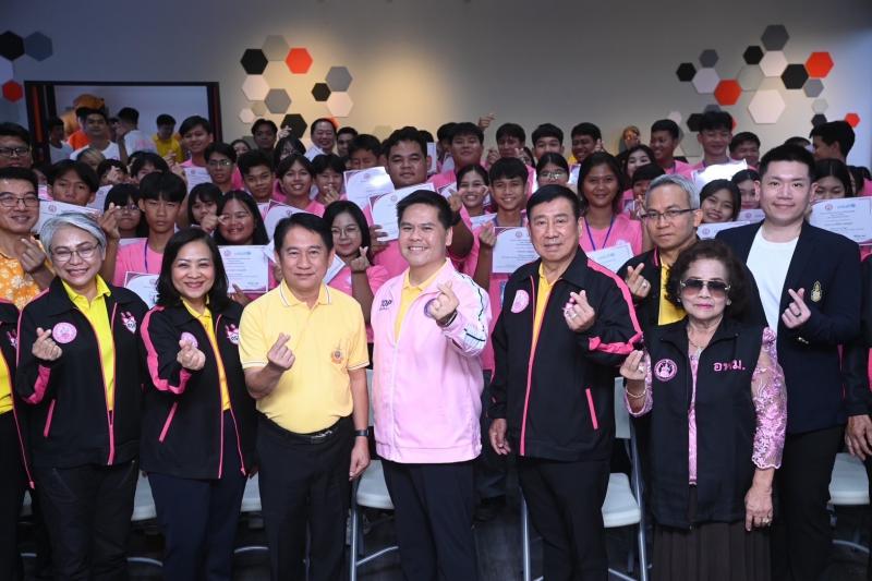 วราวุธ หนุนเยาวชน�