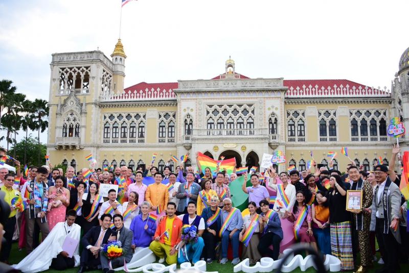 วราวุธ - พม. ร่วมฉลอ