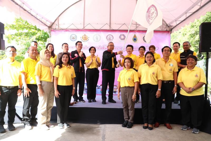 ปลัด พม. จับมือ ปลั�