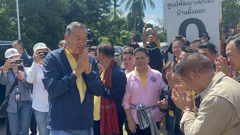 วราวุธ ร่วมคณะนาย�