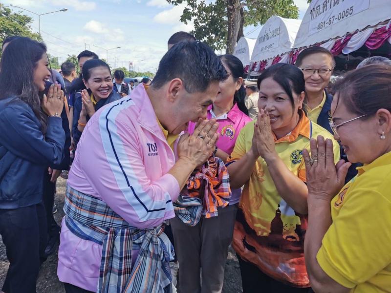 วราวุธ ร่วมคณะนาย�