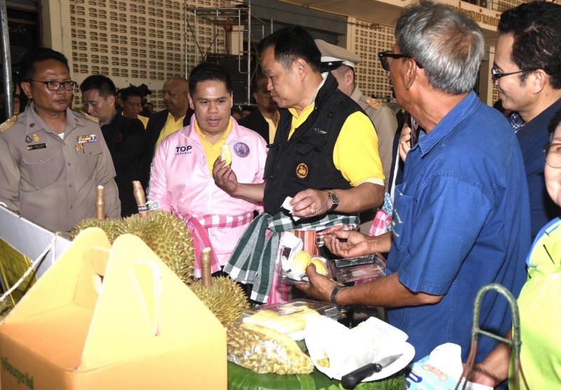 วราวุธ ร่วมคณะนาย�