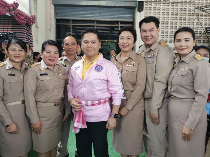 วราวุธ ร่วมคณะนาย�