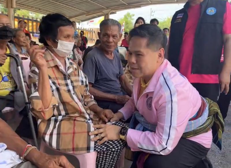 วราวุธ รมว.พม. ให้ก�