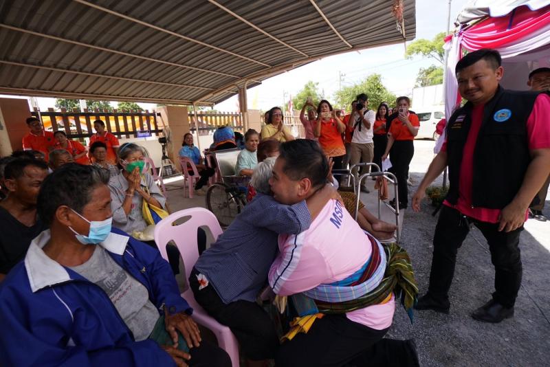 วราวุธ รมว.พม. ให้ก�