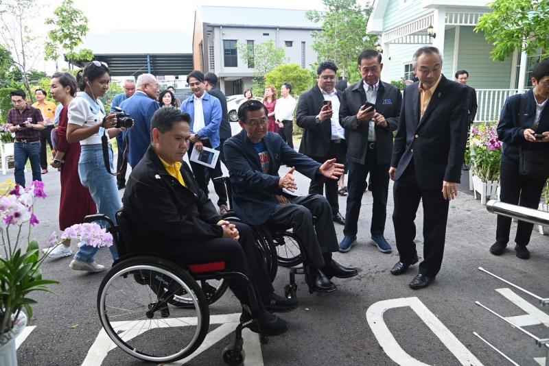 วราวุธ รมว.พม. เยี่�