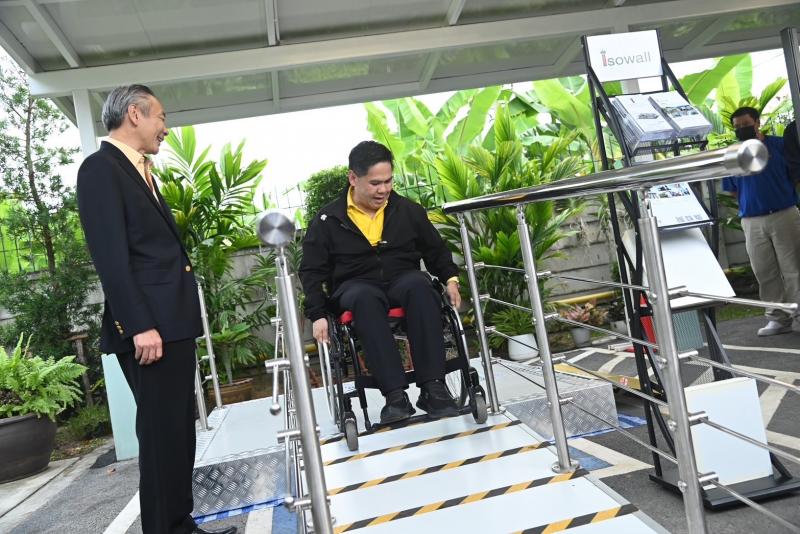 วราวุธ รมว.พม. เยี่�