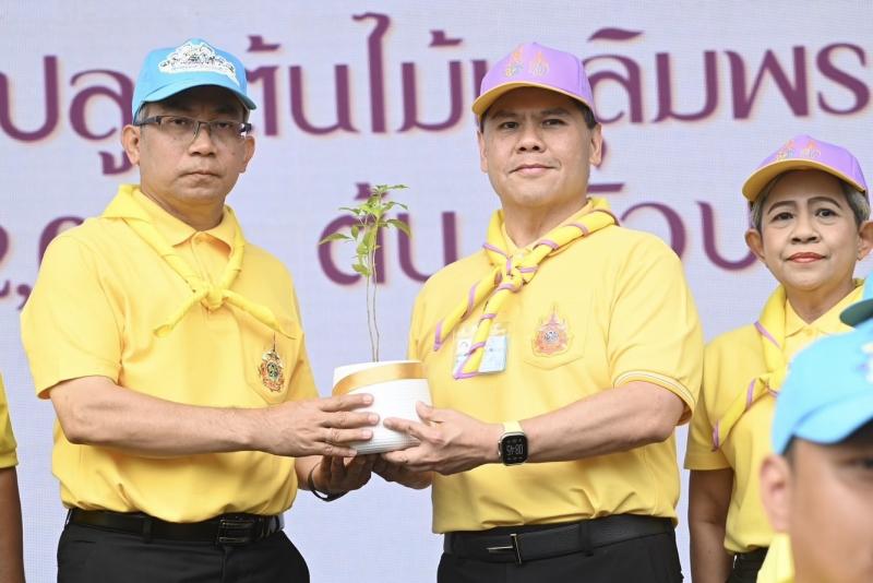 วราวุธ โบกธง ปล่อย