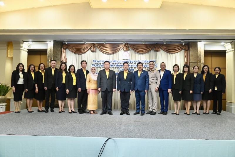 วราวุธ รมว.พม. เสริ�