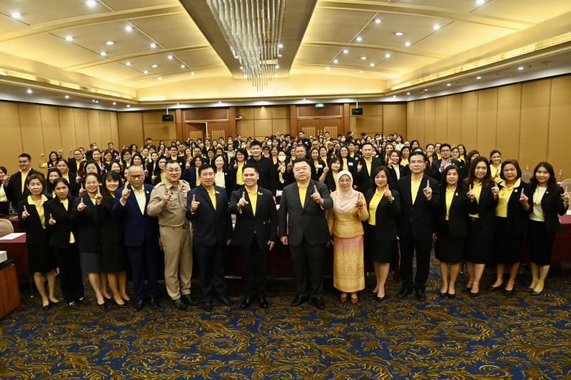 วราวุธ รมว.พม. เสริ�
