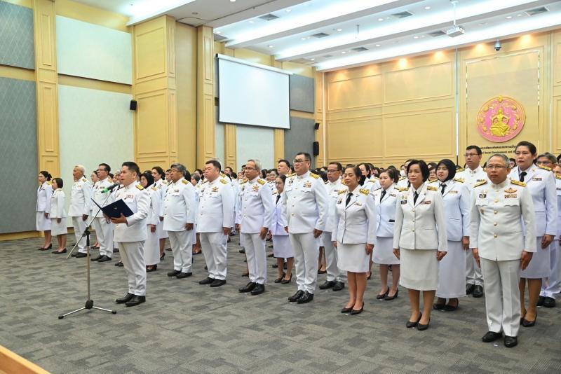 วราวุธ นำ ขรก.พม. กล