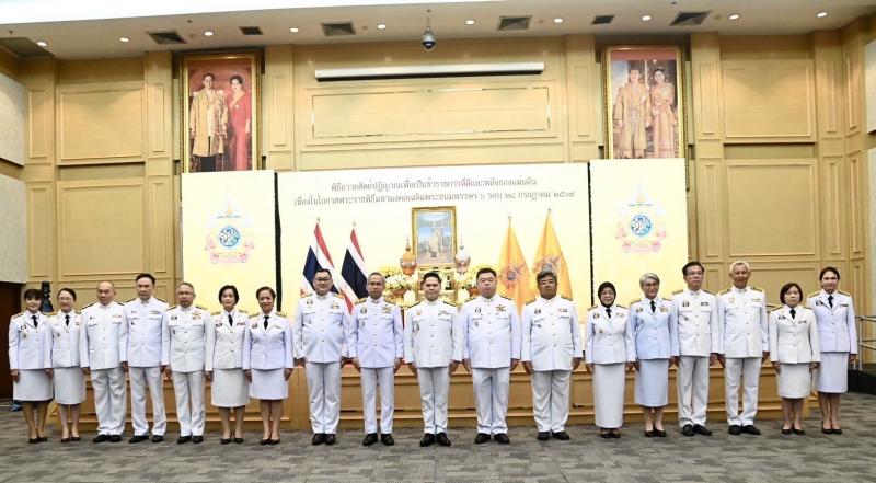 วราวุธ นำ ขรก.พม. กล