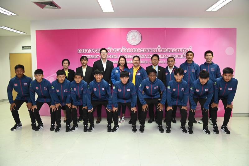 วราวุธ รมว.พม. ให้ก�