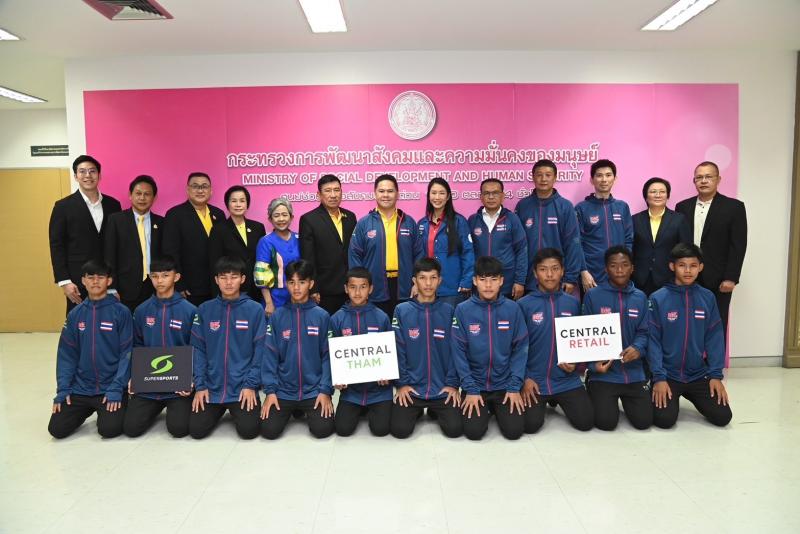 วราวุธ รมว.พม. ให้ก�