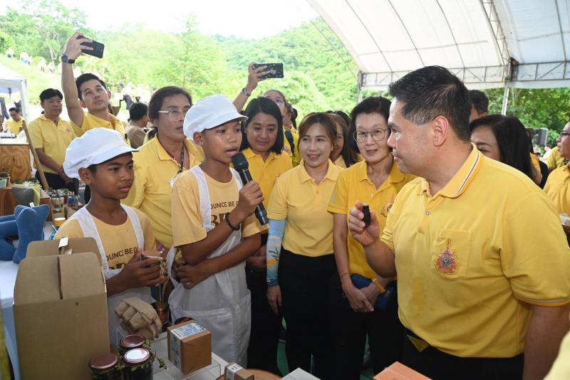 วราวุธ รมว.พม. หนุน�