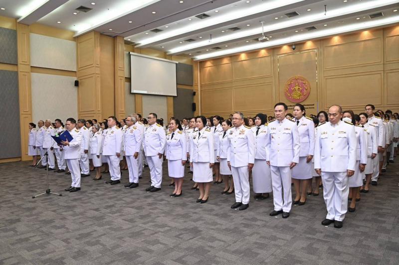 วราวุธ นำ ขรก.พม. กล
