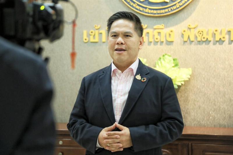 วราวุธ ขอบคุณครอบ�