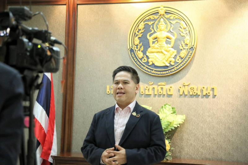วราวุธ ขอบคุณครอบ�
