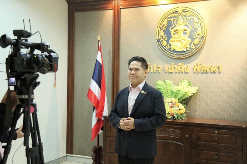 วราวุธ ขอบคุณครอบ�