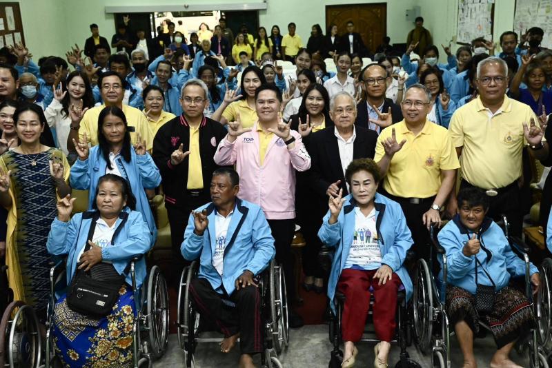 วราวุธ หนุนสถาบัน�