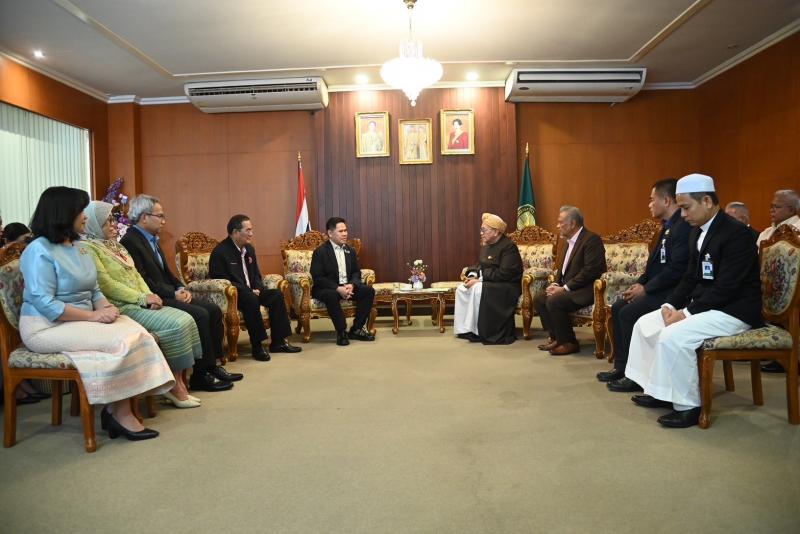 วราวุธ นำผู้บริหา�