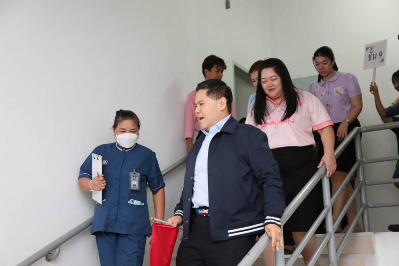 วราวุธ ร่วม ขรก.พม. 