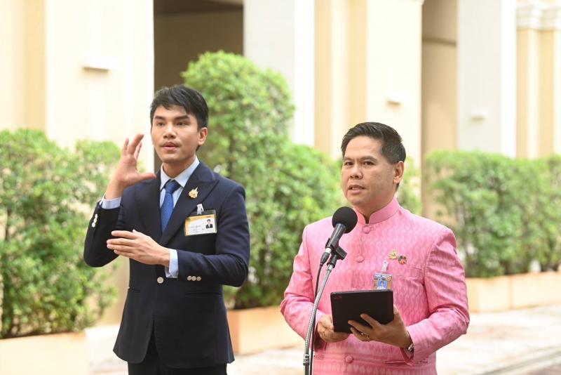 วราวุธ ยกย่องเชิด�