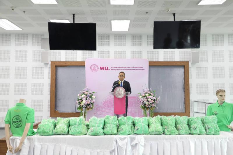 ปลัด พม. รับมอบเสื�