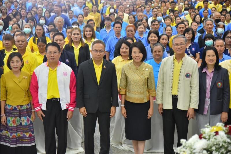 ปลัด พม. เปิดเวทีส�