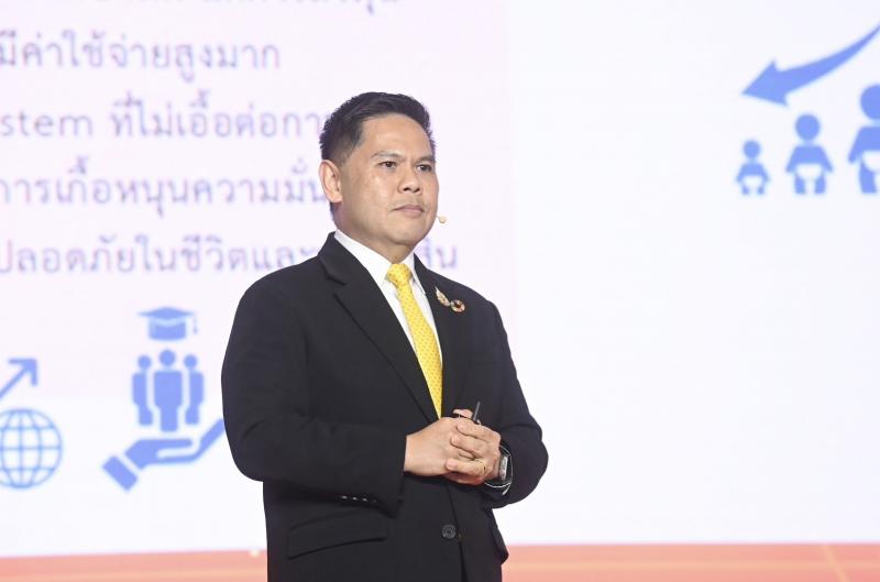 วราวุธ รมว.พม. ขึ้น�