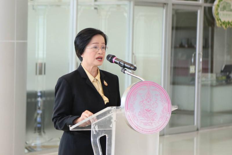 พม. รับมอบสิ่งของ - 